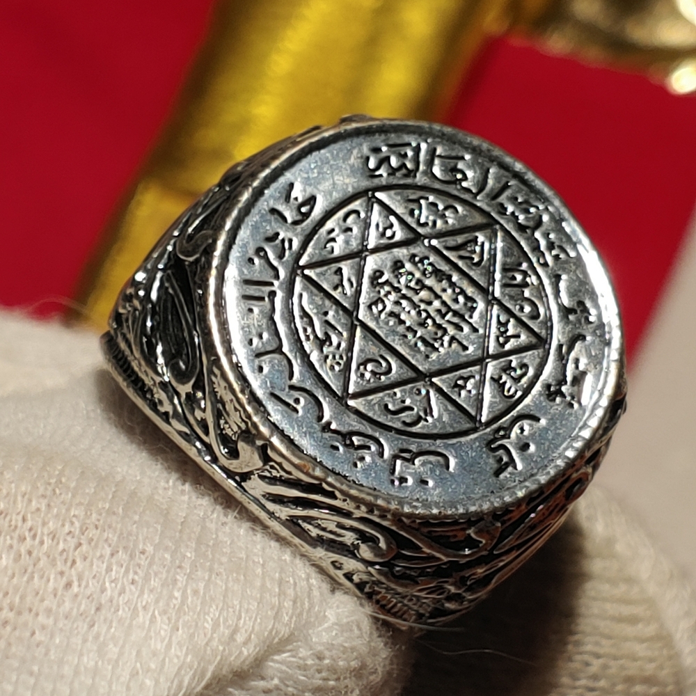 Silver Finished David Prayr Religion Mascot Engraved Men's Signet Ring. Size 10